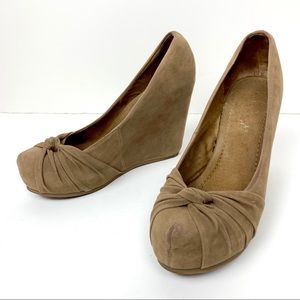🔥4/20 ALDO Covered Wedge Tan Platform Suede 8